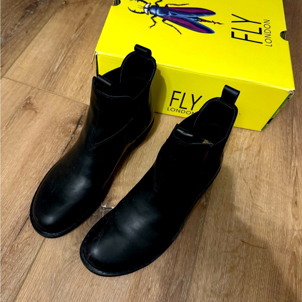 Fly London Chelsea Boot
Black
New
Size 9.5